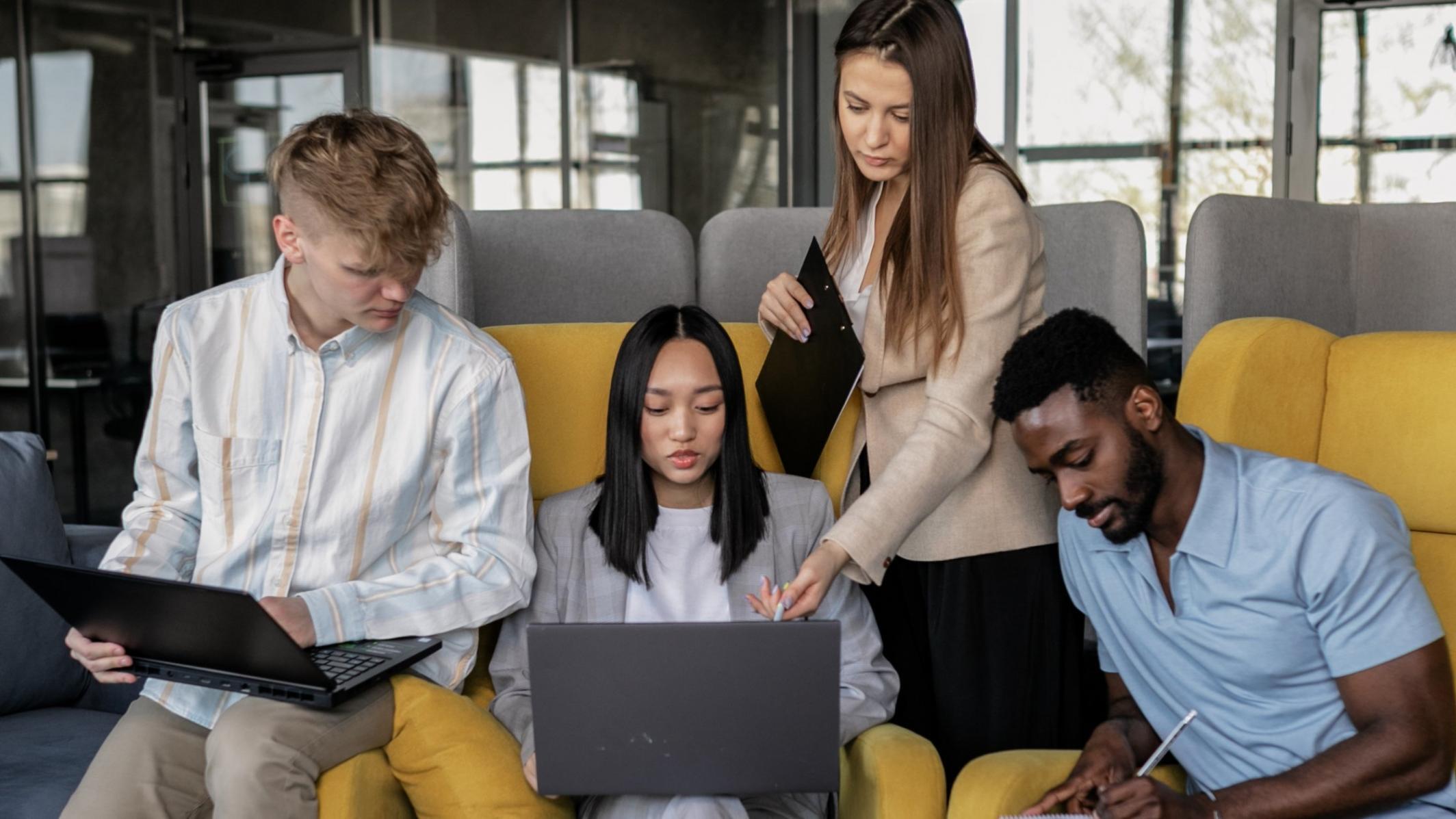 Participants en ligne depuis différents pays lors d'un atelier de contenu